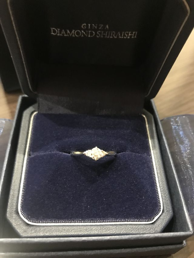 3石のダイヤモンドがバランスの良い指輪です。