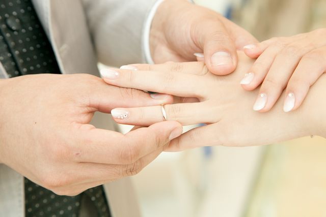 挙式の際、お互いにはめ合っているところ
