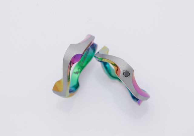 内側のグラデーションはお互いの誕生月カラーにしてあります