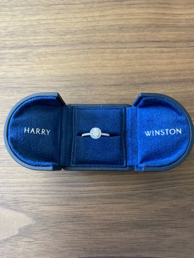 一目でハリーと分かる観音開きの箱が特徴的です。