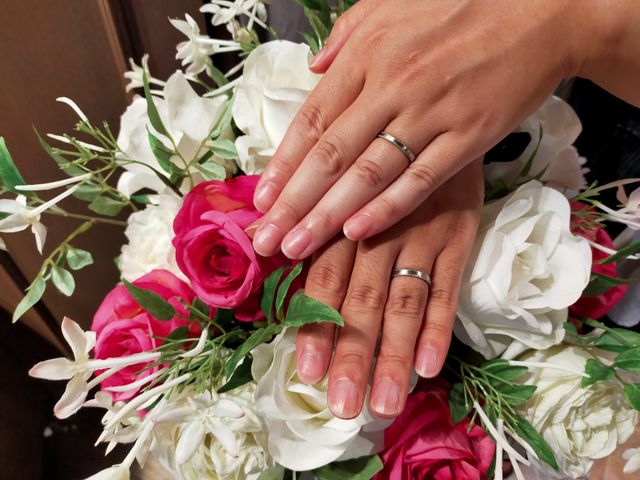 上下にミル打ち、梨地加工のデザインです。