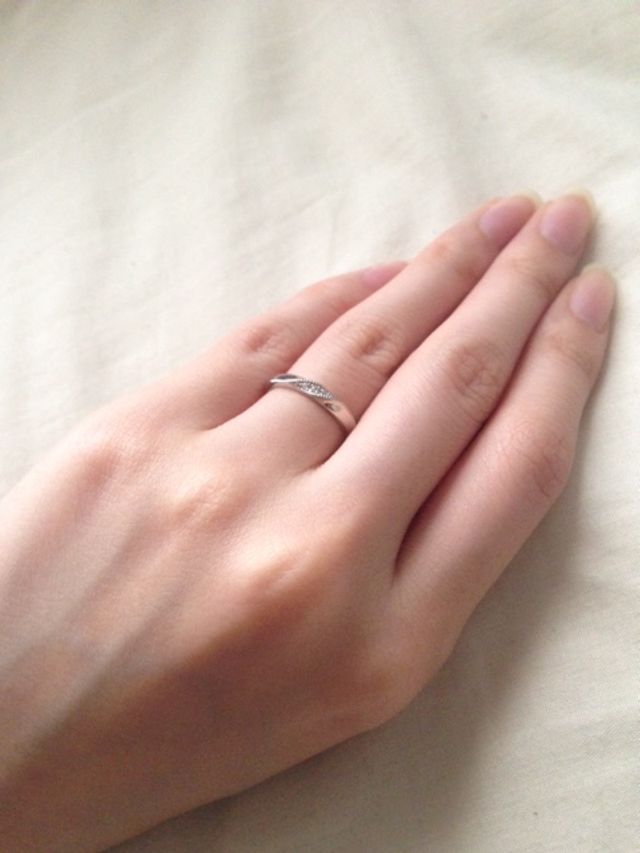 ダイヤが3つ付いています。