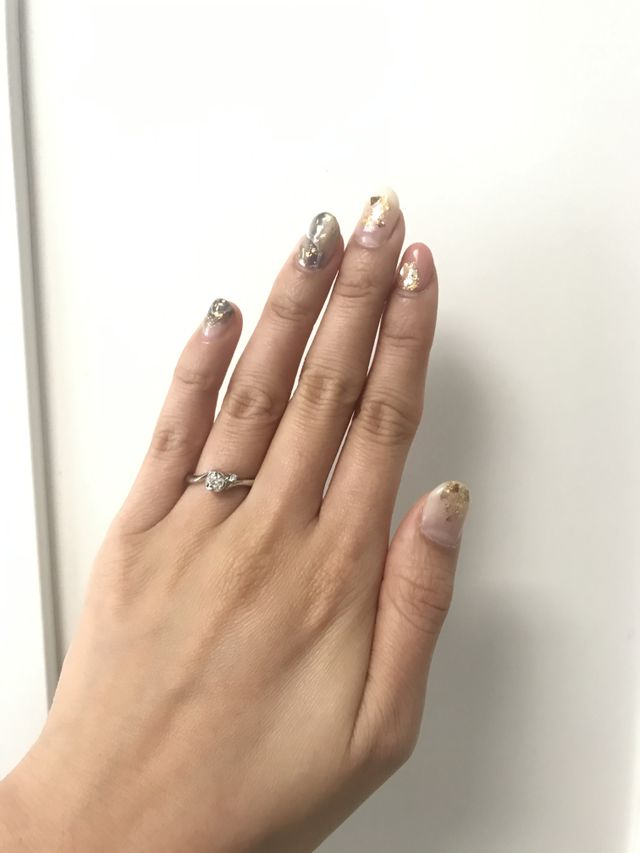 大きなダイヤモンドが目をひきます。