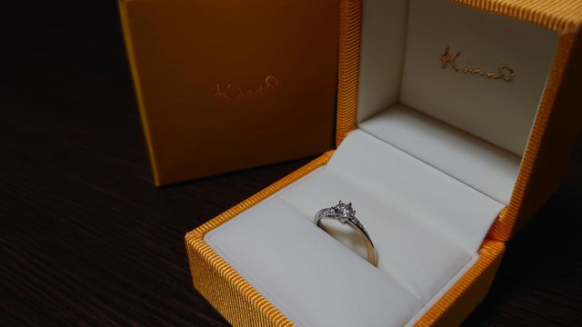 イエローゴールドが入っており綺麗です。