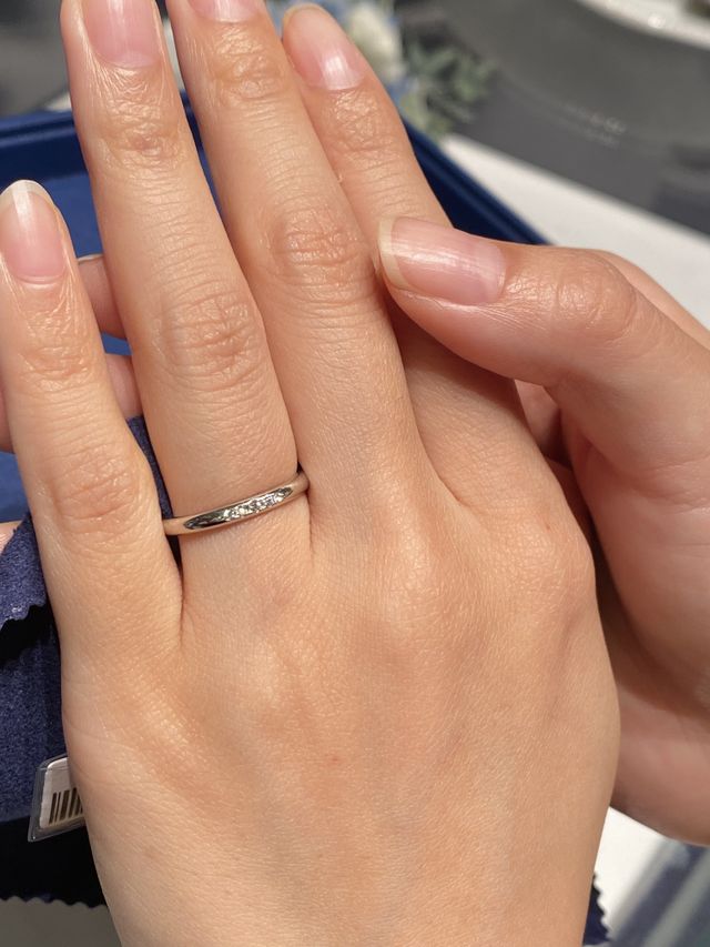 シンプルでダイヤがついているもので選びました。