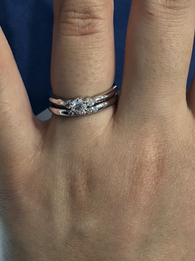 上が婚約指輪、下が今回試着した結婚指輪です