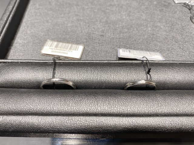 左が男性、右が女性