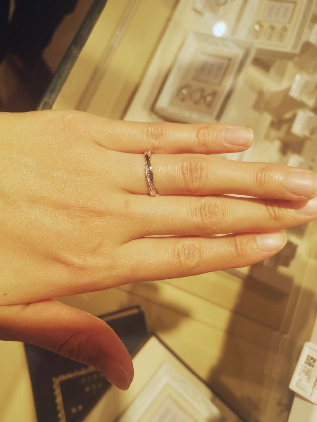 ウェーブでねじってあるデザインが気に入りました！