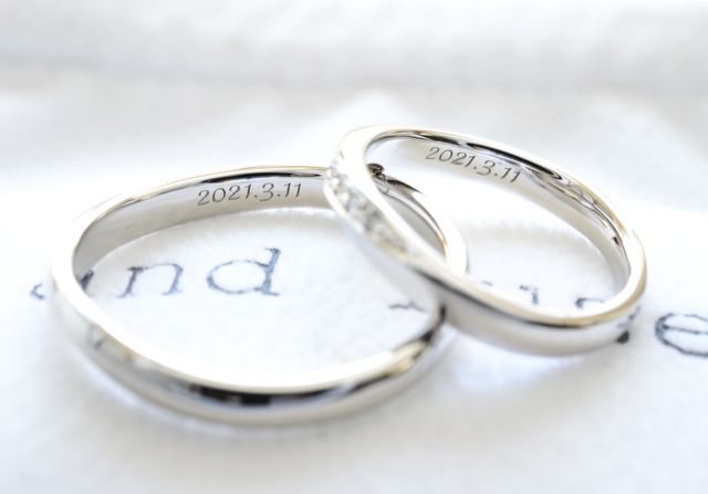 シンプル好きなので日付だけですが、何文字でも刻印可能です。