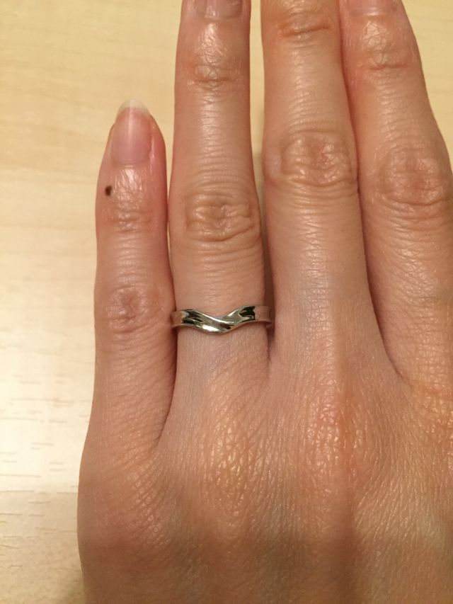 両面リバーシブルになっており、身につける楽しみも2倍です。