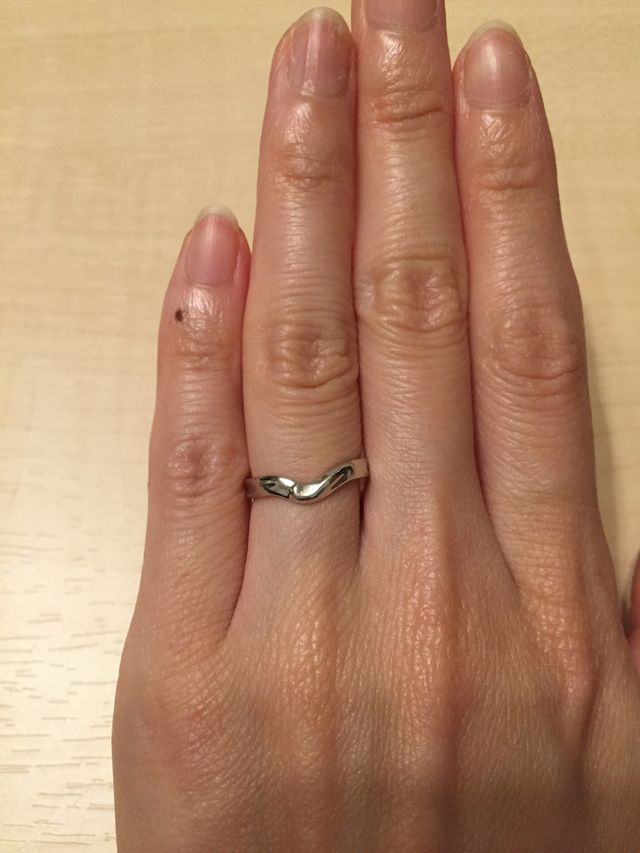 こちらの面は、夫婦お互いのイニシャルでデザインされてます。