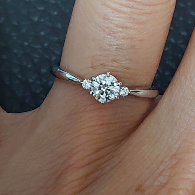 普段も着用できるように、細めのデザインを選択しました