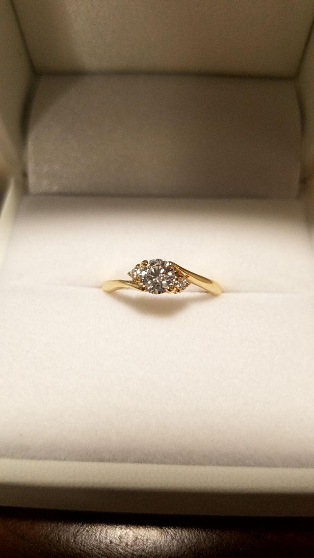 肌馴染みがよいゴールドにしました。サイズで価格が上下します。