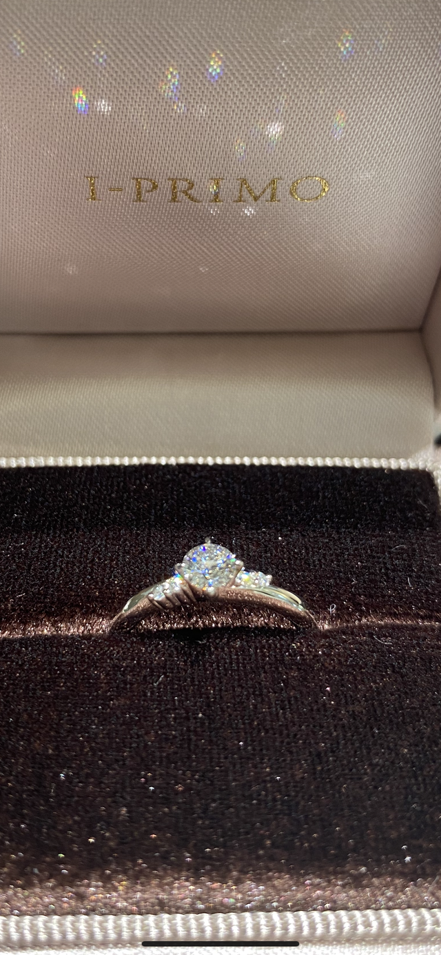 輝きが桁違いなロシア産のダイヤモンドを選択しました。