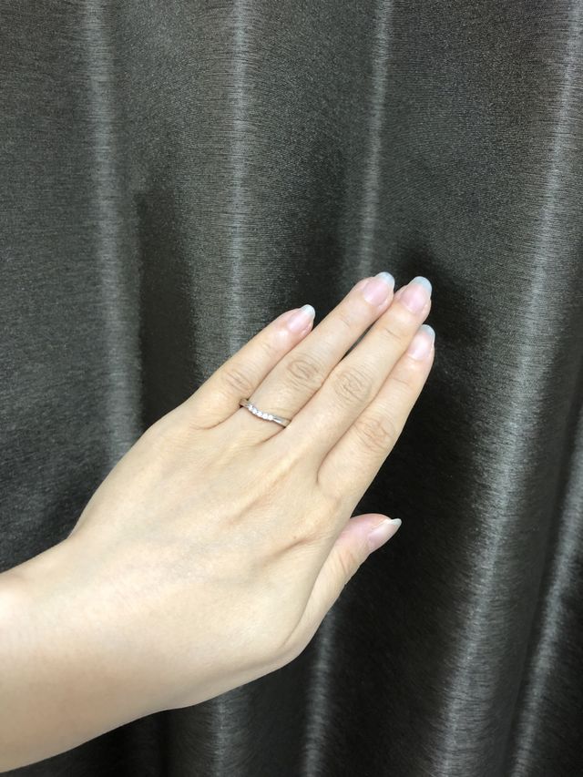 写真じゃ分からないですが、しっかり石が輝いてくれます。