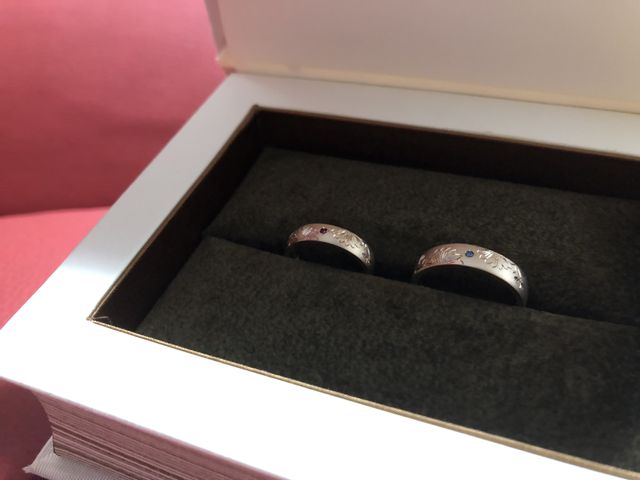 さくらゴールドの指環に、菊の花を全体に彫ってもらいました