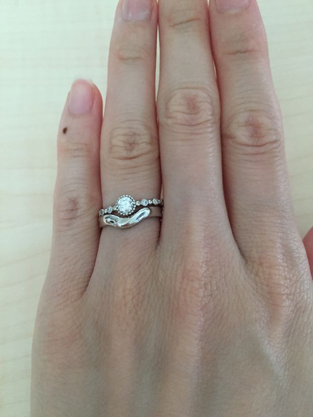 結婚指輪と重ね付け。