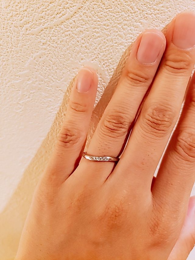 リング自体が細く、着けていて違和感がありません。