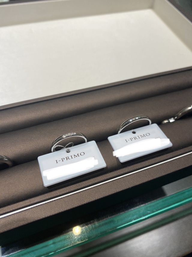 同じシリーズのシンプルな結婚指輪です。