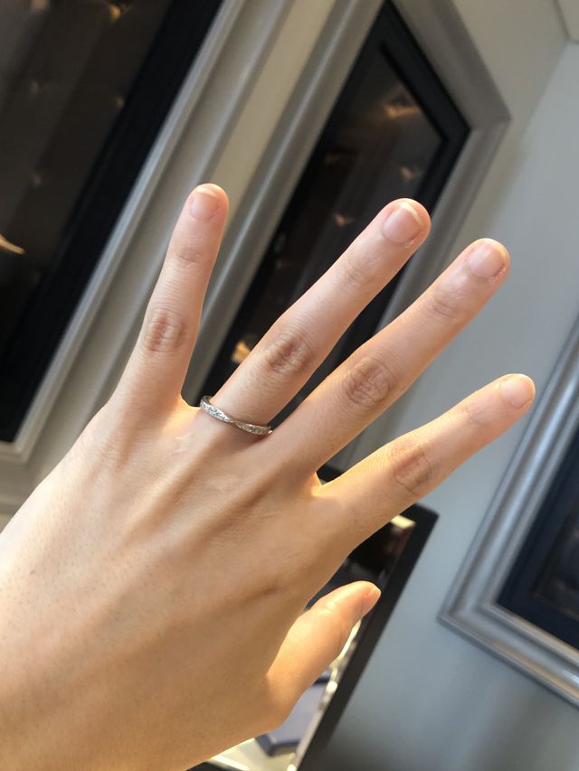 ダイヤが埋め込まれていて、キラりと輝いていて可愛かったです。