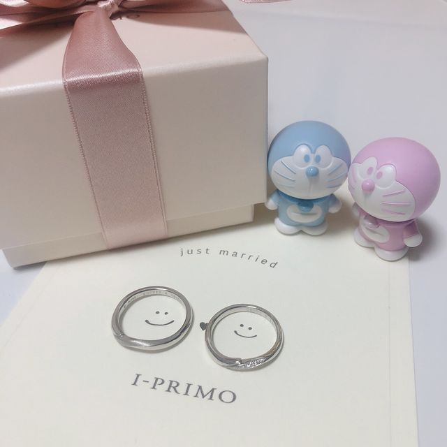 かわいいペアのドラえもんと。