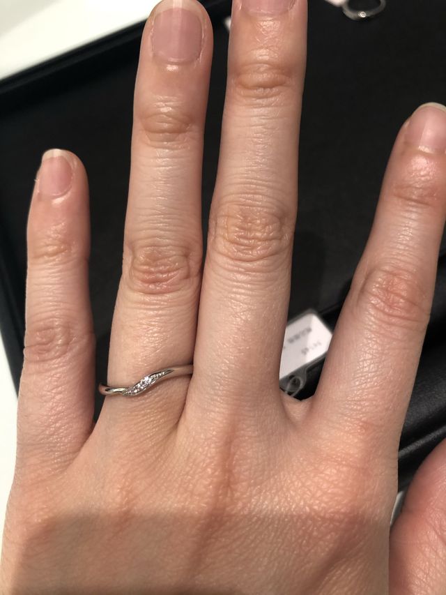 ウェーブで指が綺麗に見えます。