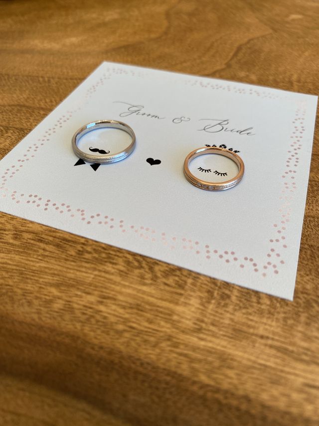 3石のダイヤが愛らしい、大人なピンクゴールドの指輪です。