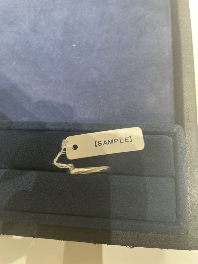 ウェーブタイプの指輪です。