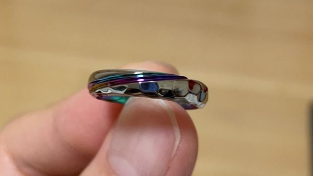 バイクのイメージに合わせて疾走感と天気をイメージしています。