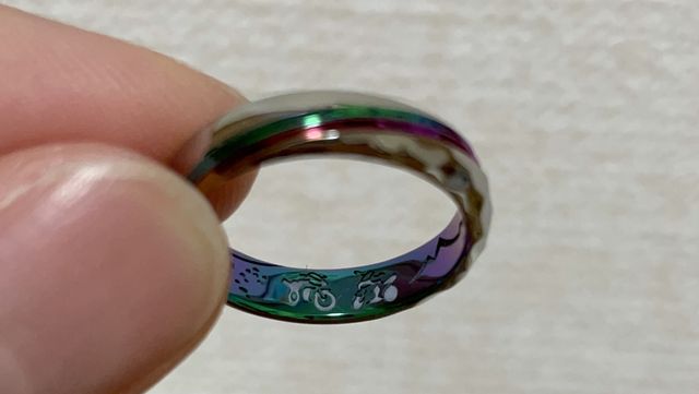 バイクが趣味なので、バイクの刻印を彫って頂きました。