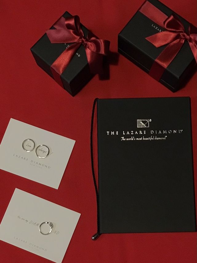 結婚指輪と婚約指輪のみ。

※無加工です