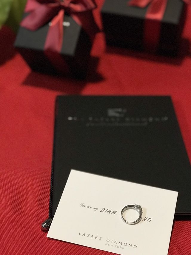 婚約指輪のみ。

※無加工です