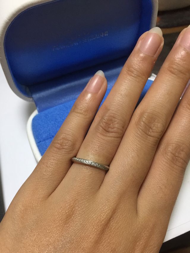 指に着けた状態です。