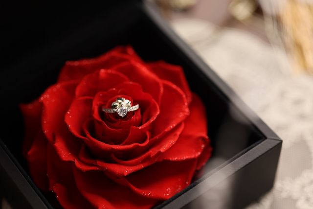 婚約指輪と記念のプリザーブドフラワー
