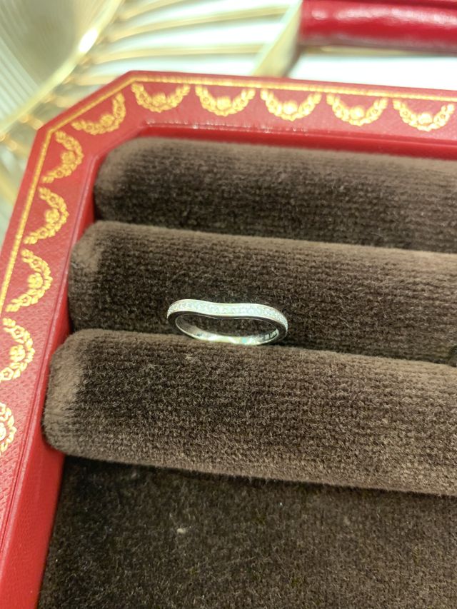 ハーフエターナルのダイヤのリングです。