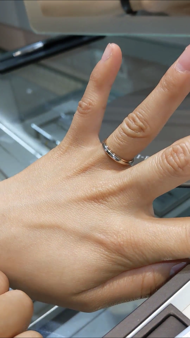 ピンクゴールドが入っており、可愛らしい印象で気に入りました！