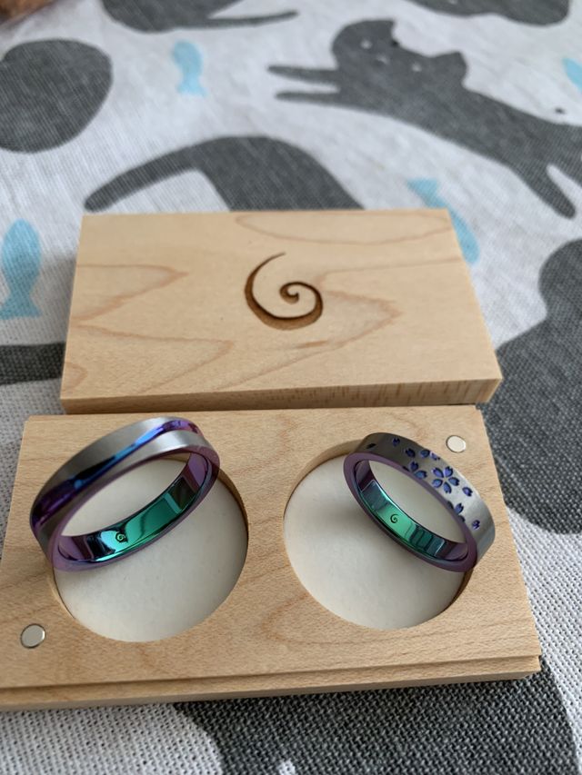 素材:ジルコニウム
デザイン:左クリークアレンジ 右舞桜