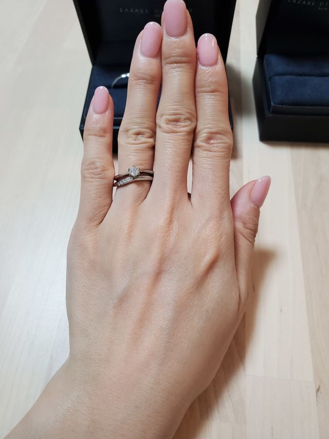 マンハッタンヘンジ(婚約指輪)との重ねづけです。