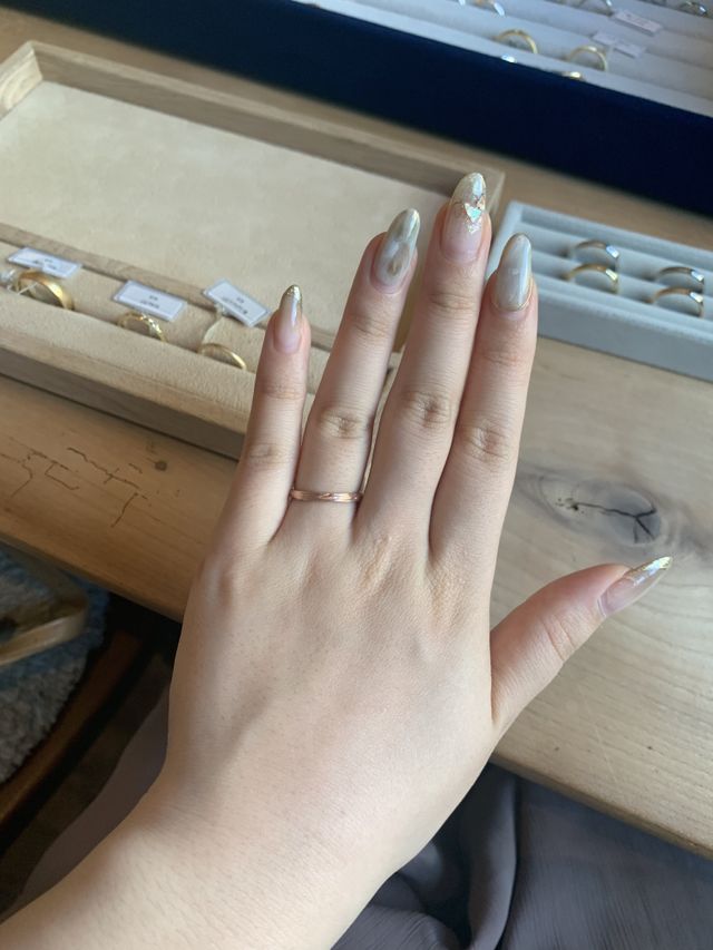 小枝をイメージした指輪。とても柔らかい印象です。