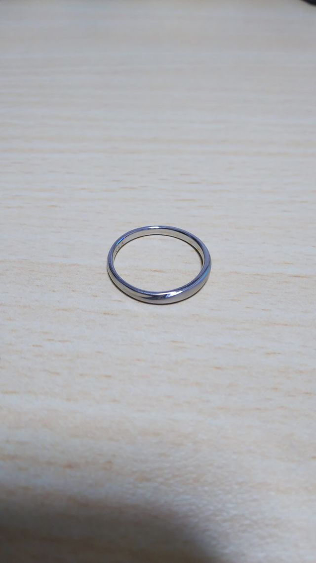 指輪のみの写真です。素材はプラチナです。