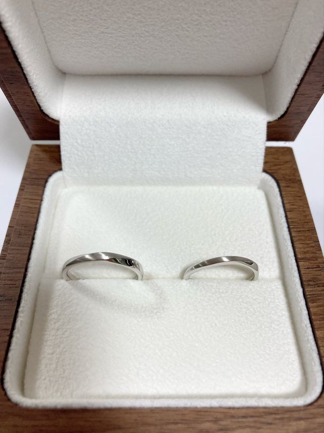 マット加工デザインが素敵で、こちらの指輪に決めました。