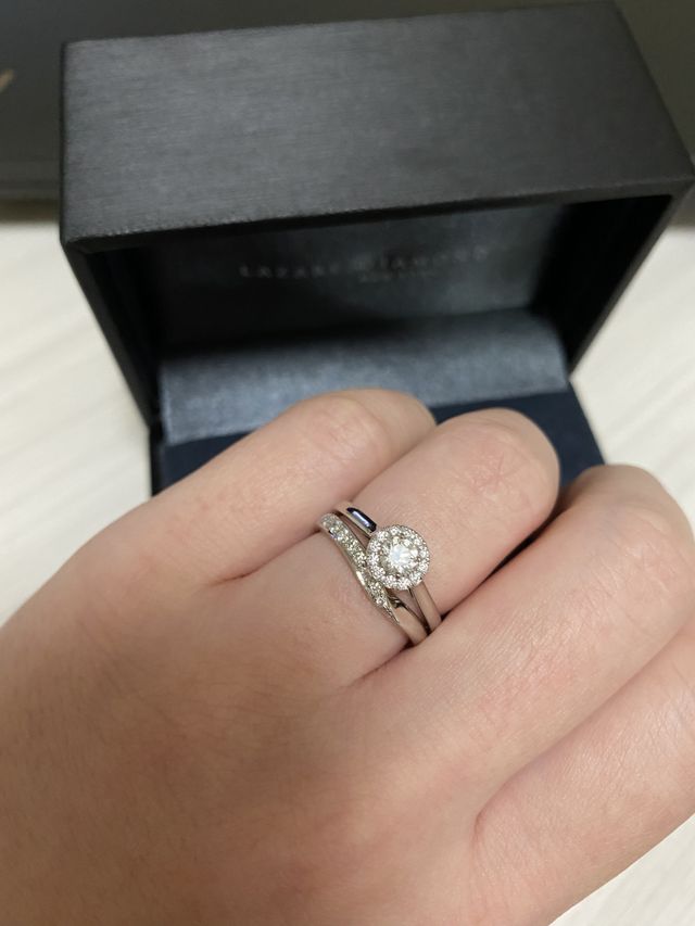婚約指輪の重ね着けもしっくりときました