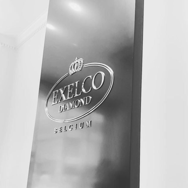 とてもスタイリッシュでかっこいい店内でした。