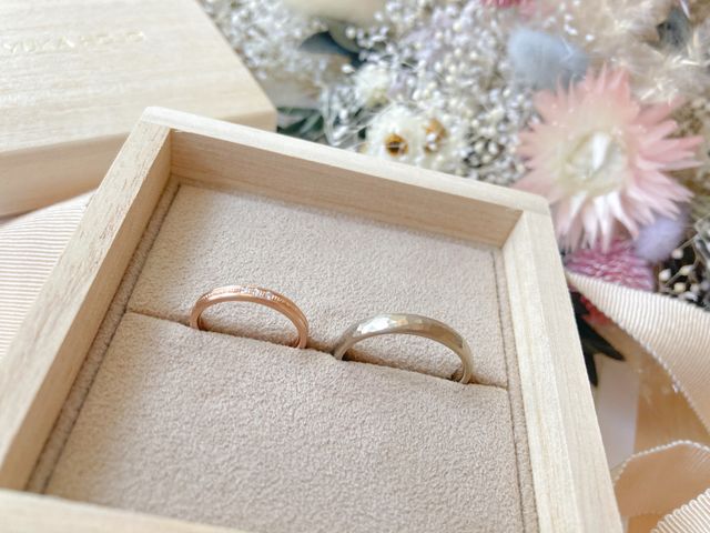 左が私の指輪、右が夫の指輪です