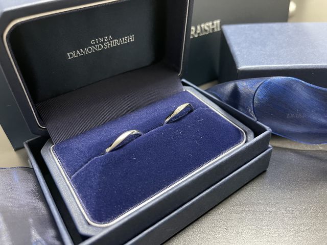 男性用はつや消しで普通のリングよりもカッコよく仕上がりました