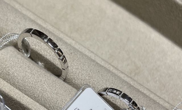 タサキのデザイン性の高いリング