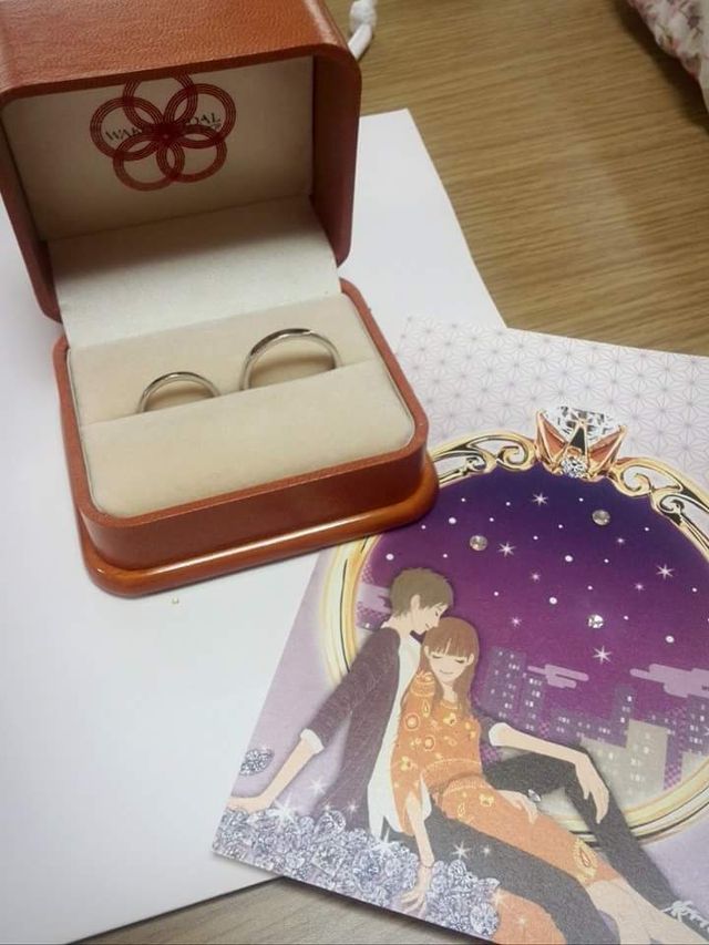 シルバーリング。縁にシンプルな模様が入っています。