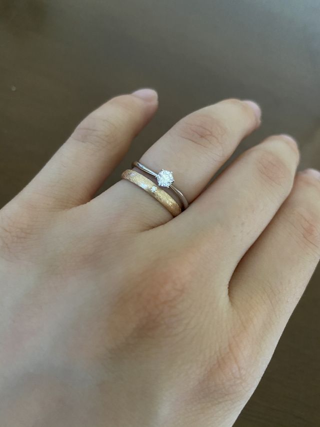 婚約指輪と結婚指輪です。