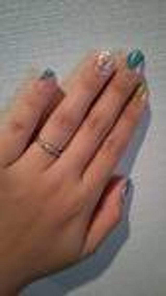 ダイヤが一つ真ん中にある