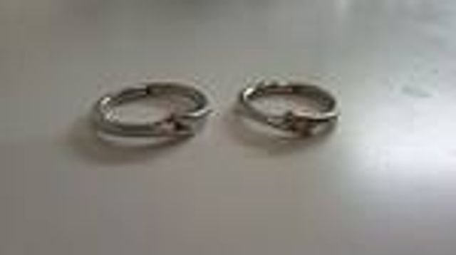 男性の指輪は裏側にダイヤ